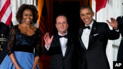 Tổng thống Mỹ Barack Obama và Đệ nhất phu nhân Michelle Obama đón tiếp Tổng thống Pháp Francois Hollande đến dự quốc tiệc tại Tòa Bạch Ốc, ngày 11/2/2014. 
