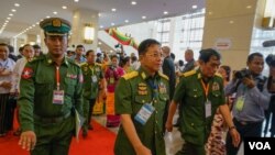 缅甸军方领导人敏昂兰大将2017年5月在内比都参加和平会谈 - 资料照片