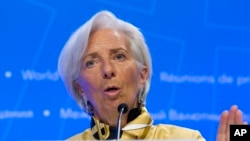 Direktur Dana Moneter Internasional (IMF) Christine Lagarde berbicara dalam sebuah konferensi pers di sela pertemuan Bank Dunia/IMF di Washington, Thursday, 19 April 2018. 