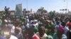 Manifestation de milliers de Gambiens pour le retour de Yahya Jammeh