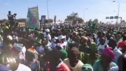 Manifestation de milliers de Gambiens pour le retour de Yahya Jammeh