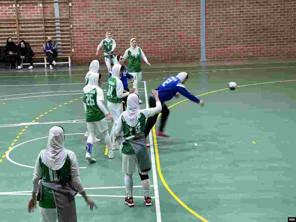 تمرین تیم ملی هندبال زنان ایران در مسابقات هندبال قهرمانی زنان جهان،&zwnj; اسپانیا