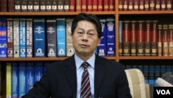 台湾外交部发言人李宪章 （美国之音记者杨明拍摄）