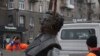 Демонтаж памятника российскому поэту А.С. Пушкину в городе Днепре, Украина. 16 декабря 2022г. 