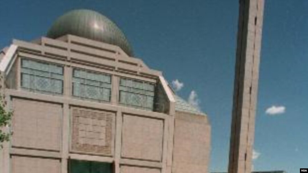 Pada akhir dasawarsa 1930-an dan 1940-an komunitas imigran Muslim mulai membangun masjid di berbagai kota Amerika.