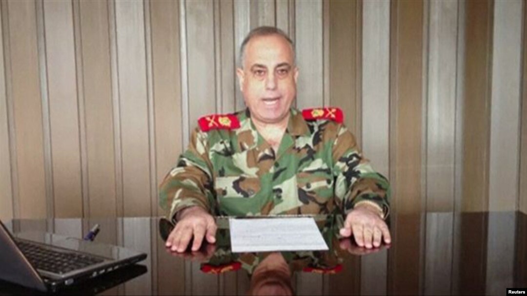 Jendral Abdelaziz Jassim Al Shalal, kepala polisi militer Suriah mengunggah video melalui situs sosial media mengenai pengunduran dirinya dari jajaran pemerintahan Presiden Assad dan bergabung dengan oposisi (26/12).