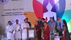 རྒྱ་གར་གཞུང་གིས་དགེ་བཤེས་ངག་དབང་ལགས་ལ་ཝེ་སཱག་སཱ་མྷན་གཟེངས་རྟགས་གནང་པ།