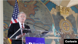 El asesor de seguridad nacional de EE.UU., John Bolton habla en Miami sobre las prioridades de la administración Trump en Latinoamérica con un enfoque en lo que llama "una troika de tiranía", en referencia a Venezuela, Cuba y Nicaragua. (Foto: Twitter)