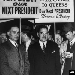 杜威(中)在1948年的一次竞选活动中