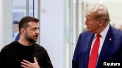 ARCHIVO - El entonces candidato presidencial Donald Trump y el presidente de Ucrania, Volodymyr Zelesnkyy, se reúnen en la Torre Trump en la ciudad de Nueva York, Estados Unidos, el 27 de septiembre de 2024.