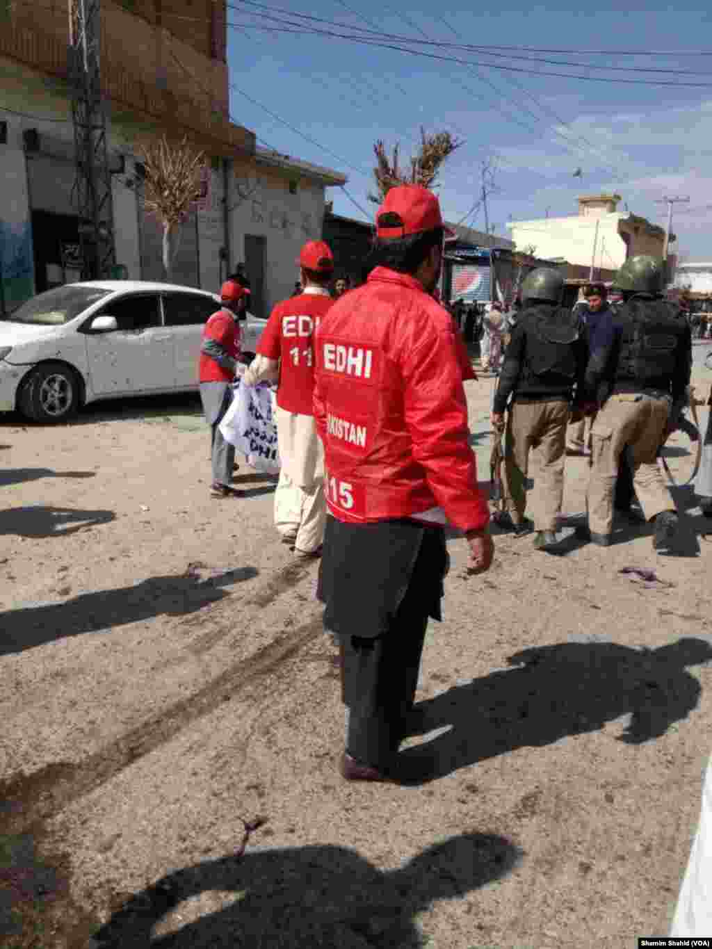 اس حملے کے بعد چارسدہ کے اسپتالوں میں ایمرجنسی نافذ کر دی گئی ہے۔