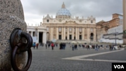 VOA producer Ramon Taylor recorded and photographed images of the 2013 papal conclave. Several VOA language services used the photos. 