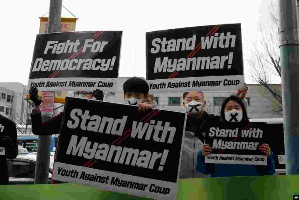 مخالفان با کودتا در میانمار در پایتخت کره جنوبی اعتراض خود را ابراز کردند. 