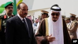 Le roi Salman d'Arabie saoudite et le président de la Mauritanie, Mohamed Ould Abdel Aziz à Riyad, en Arabie Saoudite, le 10 novembre 2015. 