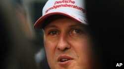 Michael Schumacher ha sido sometido a una segunda operación quirúrgica.