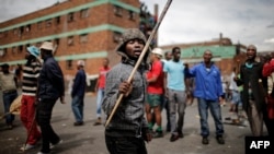 Zulu protesters demonstrate against foreign migrants outside their hostel in the Jeppestown district of Johannesburg, South Africa, April 17, 2015.