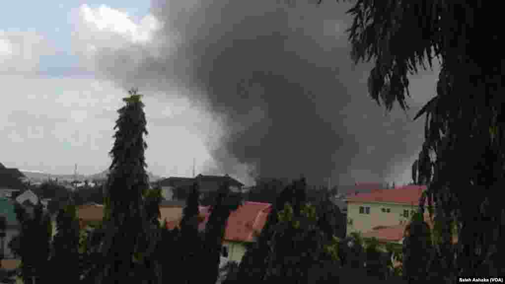 Explosão de uma bomba no Centro Comercial Plaza Banex, Junho 25, 2014 