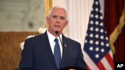 លោក Mike Pence អនុប្រធានាធិបតី​អាមេរិក​ថ្លែង​ទៅ​កាន់​សារព័ត៌មាន​ក្នុង​សន្និសីទ​កាសែត​មួយ​ បន្ទាប់​ពី​កិច្ចប្រជុំ​របស់​លោក​ជាមួយ​នឹង​លោក​ប្រធានាធិបតី​ឥណ្ឌូនេស៊ី Joko Widodo នៅ​វិមាន Merdeka ក្នុង​ក្រុង​ហ្សាការតា ប្រទេស​ឥណ្ឌូនេស៊ី កាលពី​ថ្ងៃទី២០ ខែមេសា ឆ្នាំ២០១៧។