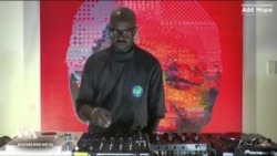 Un DJ sud-africain fait tourner la platine pour soulager les esprits