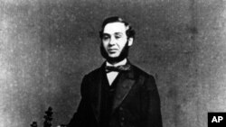 Foto Levi Strauss yang mengawali penjualan blue jeans yang menyandang namanya, diambil sekitar tahun 1850-an.