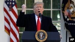 Presiden AS Donald Trump berbicara di Gedung Putih, Jumat (25/1).