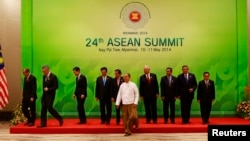 ASEAN leaders leave after taking a group picture at the 24th ASEAN Summit in Naypyidaw, Burma, May 11, 2014.