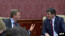 Fuhle në Shqipëri: Ngërçi politik pengon Shqipërinë në arritjen e standarteve