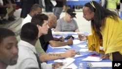 Buscadores de empleo en una feria de empleos en la construcción, en Nueva York, en agosto de 2012.