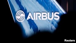 Logo Airbus tampak di Colomiers, dekat Toulouse, Perancis, 11 Januari 2017. (Foto:Dok)