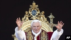 Pope Benedict XVI delivers his "Urbi et Orbi" (to the City and to the World) speech from the central loggia of St. Peter's Basilica at the Vatican, December 25, 2011.