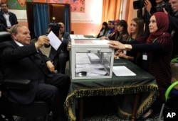 Algerian President Abdelaziz Bouteflika casts his ballot to vote in Algiers, May 4, 2017.