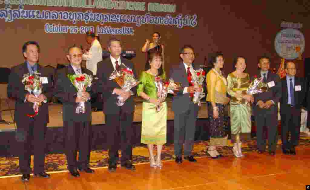 ສິນລະປິນ​ຮັບ​ເຊີນ