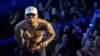Le chanteur américain Chris Brown relâché contre une caution de 250.000 dollars