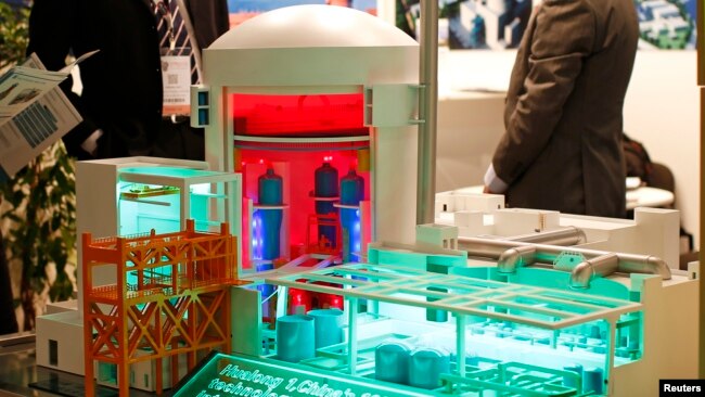中国核工业集团在2014年世界核工业展览会展出核电站模型