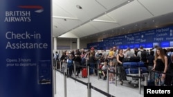 British Airways se vio obligada a cancelar el sábado todas sus actividades desde Heathrow, el aeropuerto más concurrido de Europa, y Gatwick tras un problema de suministro eléctrico.