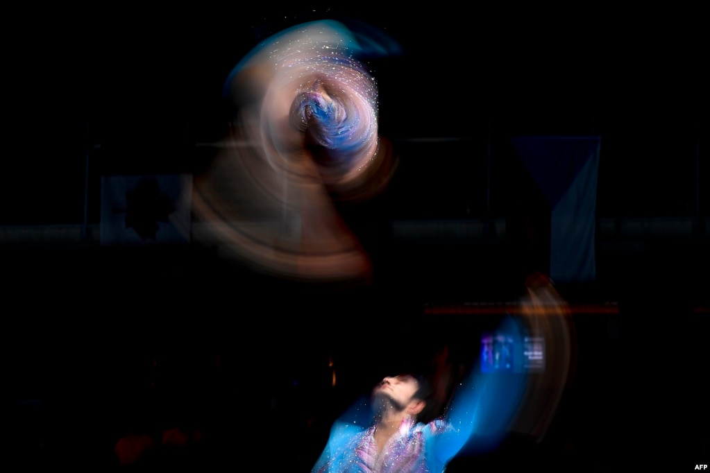 اجرای آغاسیف رحیموف ورزشکار آذربایجانی در رقابت جهانی جمناستیک اکروباتیک