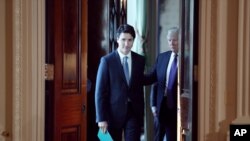 Trump dijo que su gobierno cumplía el compromiso que él hizo durante la campaña de combatir a "los malos". Lo dijo durante la visita del primer ministro canadiense Justin Trudeau.