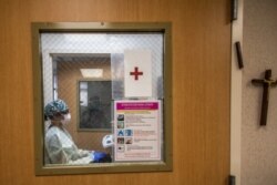 Registered nurse Christie Lindog works at the Cardiovascular Intensive Care Unit at Providence Cedars-Sinai Tarzana Medical Center in Tarzana, California on September 2, 2021. (Photo by Apu GOMES / AFP)