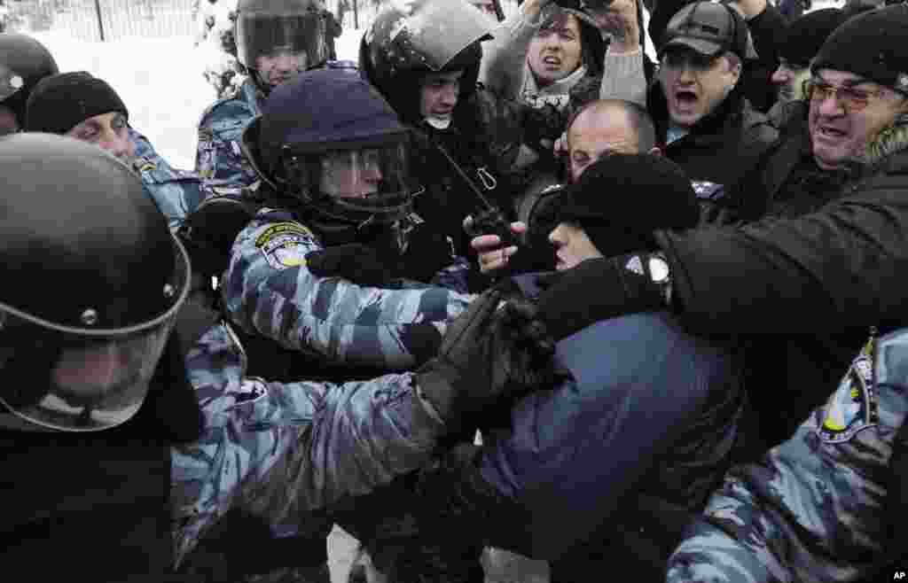 Activists from Svoboda fight with riot police in front of parliament, Kyiv, Ukraine, December 12, 2012.