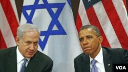 Presiden AS Barack Obama (kanan) bertemu PM Israel Benjamin Netanyahu di sela-sela sidang umum PBB (21/9). Presiden Obama juga bertemu secara terpisah dengan Presiden Palestina, Mahmoud Abbas.