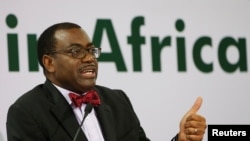 Le président de la Banque africaine de développement, Akinwumi Adesina, lors d'une conférence de presse à Gandhinagar, en Inde, le 22 mai 2017.