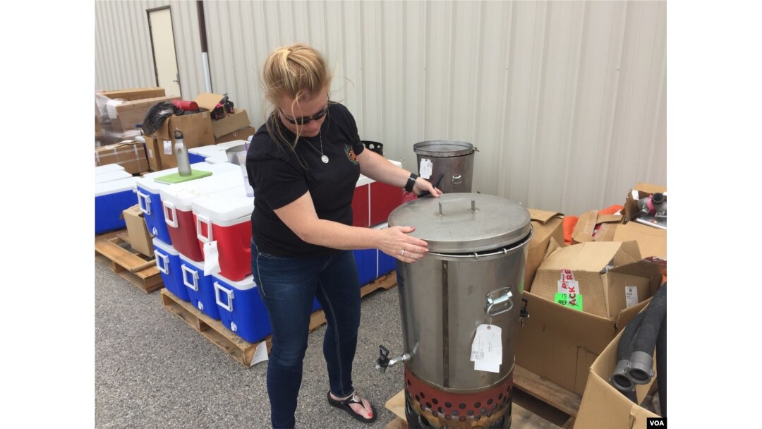 Have you seen a coffee maker the size of an old galvanized garbage can? This model of propane-heated urn brews 20 gallons at a time for fire camp, July 2015. (VOA/T. Banse)