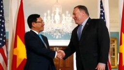 Ngoại trưởng Mỹ Mike Pompeo và người đồng nhiệm Việt Nam trong cuộc gặp ở Washington năm 2019.