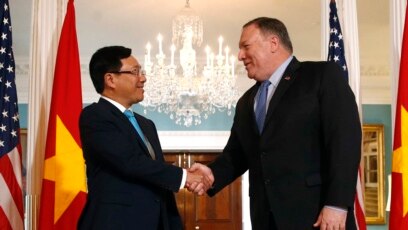 Ngoại trưởng Mỹ Mike Pompeo và người đồng nhiệm Việt Nam trong cuộc gặp ở Washington năm 2019.