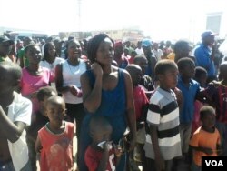 Banengi abasakhulayo abahambe emkhosini wokukhanga abatsha ukuba babhalise kugwalo lokuvota.
