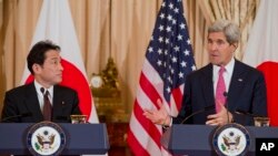 Ngoại trưởng Mỹ John Kerry và Ngoại trưởng Nhật Bản Fumio Kishida sau một cuộc họp tại Bộ Ngoại giao ở Washington, ngày 7/2/2014.