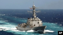El destructor USS Kidd de la Armada de Estados Unidos navegando el océano Pacífico, el 18 de mayo de 2011. (Mass Communication Specialist Seaman Apprentice Carla Ocampo/U.S. Navy via AP)