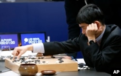 South Korean professional Go player Lee Sedol reviews the match himself after finishing the second match of the Google DeepMind Challenge Match against Google's artificial intelligence program, AlphaGo in Seoul, South Korea, March 10, 2016.