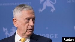 លោក James Mattis រដ្ឋមន្ត្រី​ការពារ​ជាតិ​អាមេរិក​ថ្លែង​នៅ​ក្នុង​សន្និសីទ​កាសែត​មួយ​នៅ​ក្រសួង​ការពារ​ជាតិ​ក្នុង​ក្រុង​អូស្លូ ប្រទេស​ន័រវែស កាលពី​ថ្ងៃទី១៤ ខែកក្កដា ឆ្នាំ២០១៨។