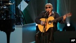 FILE - Musician Jose Feliciano performs during the Library of Congress Gershwin Prize ceremony on March 13, 2019, in Washington, D.C. Feliciano is celebrating 50 years of his beloved Spanish/English Christmas song 'Feliz Navidad' by releasing a new versio